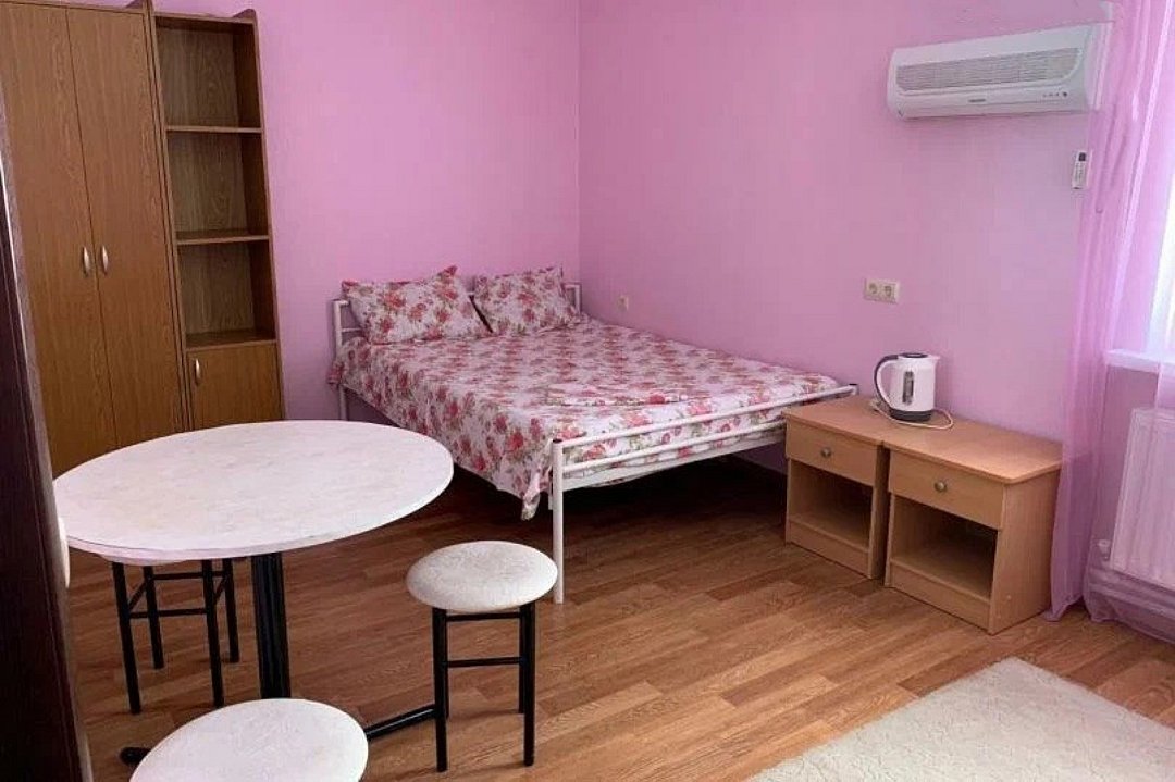 Номер 3-местный (с дополнительным местом, удобствами на этаже)