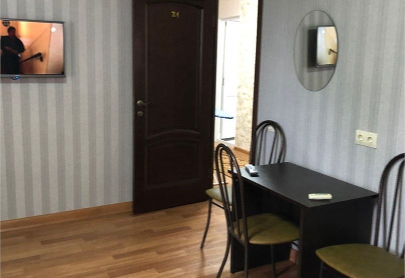 Номер 3-местный (с дополнительным местом, удобствами на этаже)