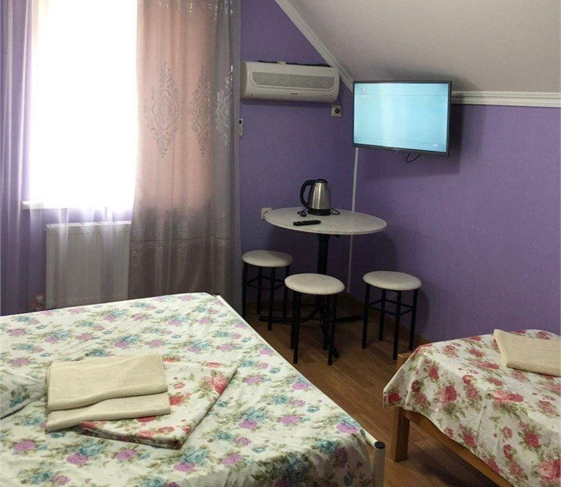 Номер 3-местный (с удобствами на этаже)