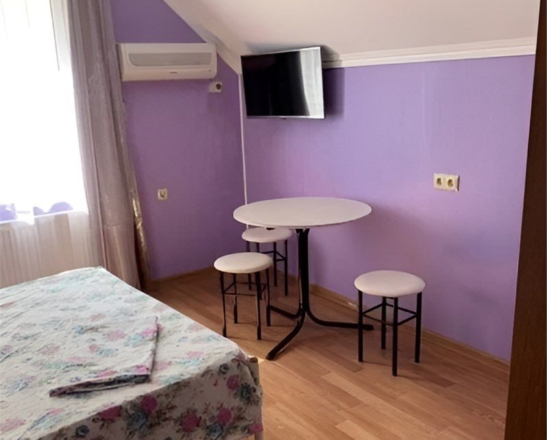 Номер 3-местный (с удобствами на этаже)