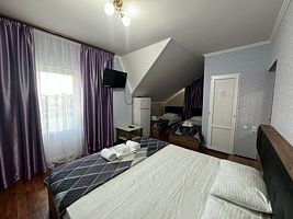 Стандарт 4-местный с балконом, Гостевой дом Флоренция, Адлер