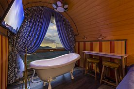 Дилижанс "Кавказская Пленница", 2х-местный бутик-номер с ванной, Глэмпинг O2kislorod, село Эльтюбю