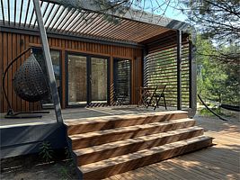 Комфортный дом с гостиной и отдельной спальней с заездом с 14:00 и выездом до 12:00, Глэмпинг Хвоя, Городецкий район