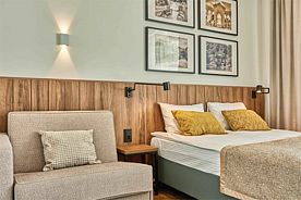 Улучшенный классический номер с двуспальной кроватью, База отдыха 7 кипарисов, Гагра