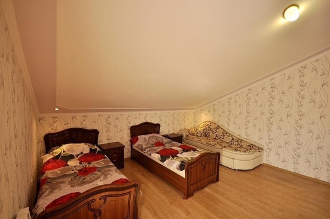 Номер 4-местный (с 2-мя раздельными кроватями и диваном)