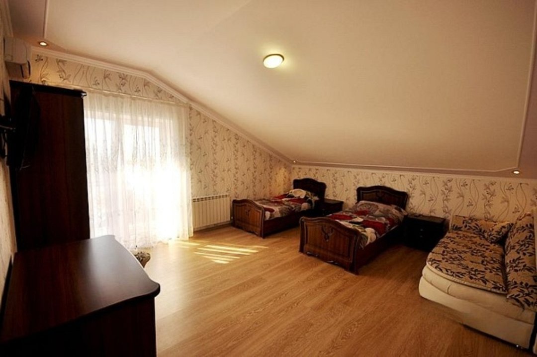 Номер 4-местный (с 2-мя раздельными кроватями и диваном)