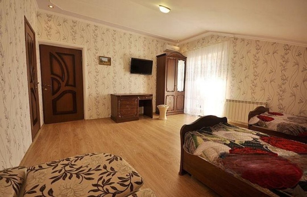 Номер 4-местный (с 2-мя раздельными кроватями и диваном)