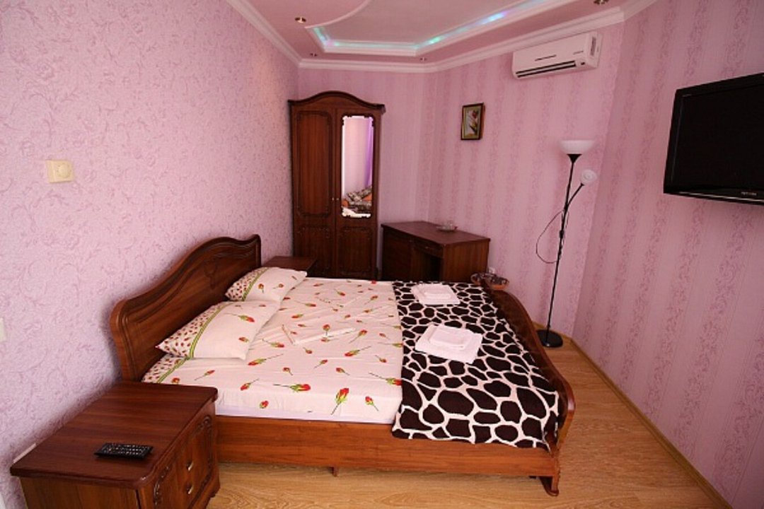 Номер 4-местный (с 2-спальной кроватью и диваном)