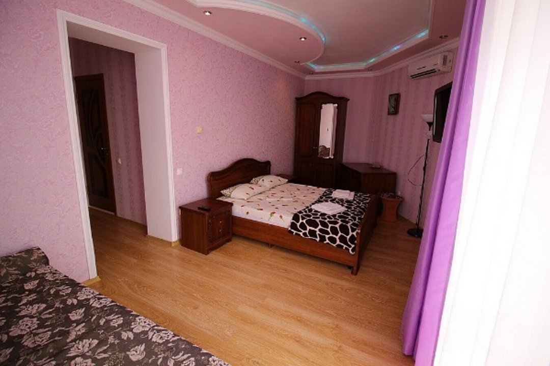 Номер 4-местный (с 2-спальной кроватью и диваном)