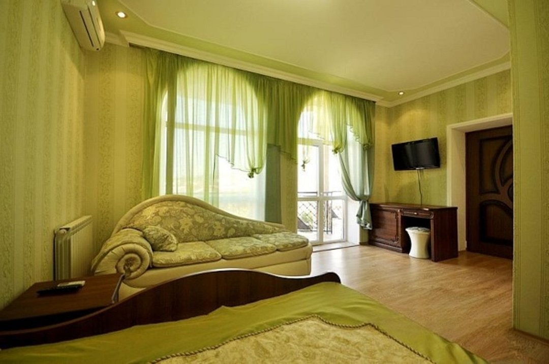 Номер 4-местный (с 2-спальной кроватью и диваном)