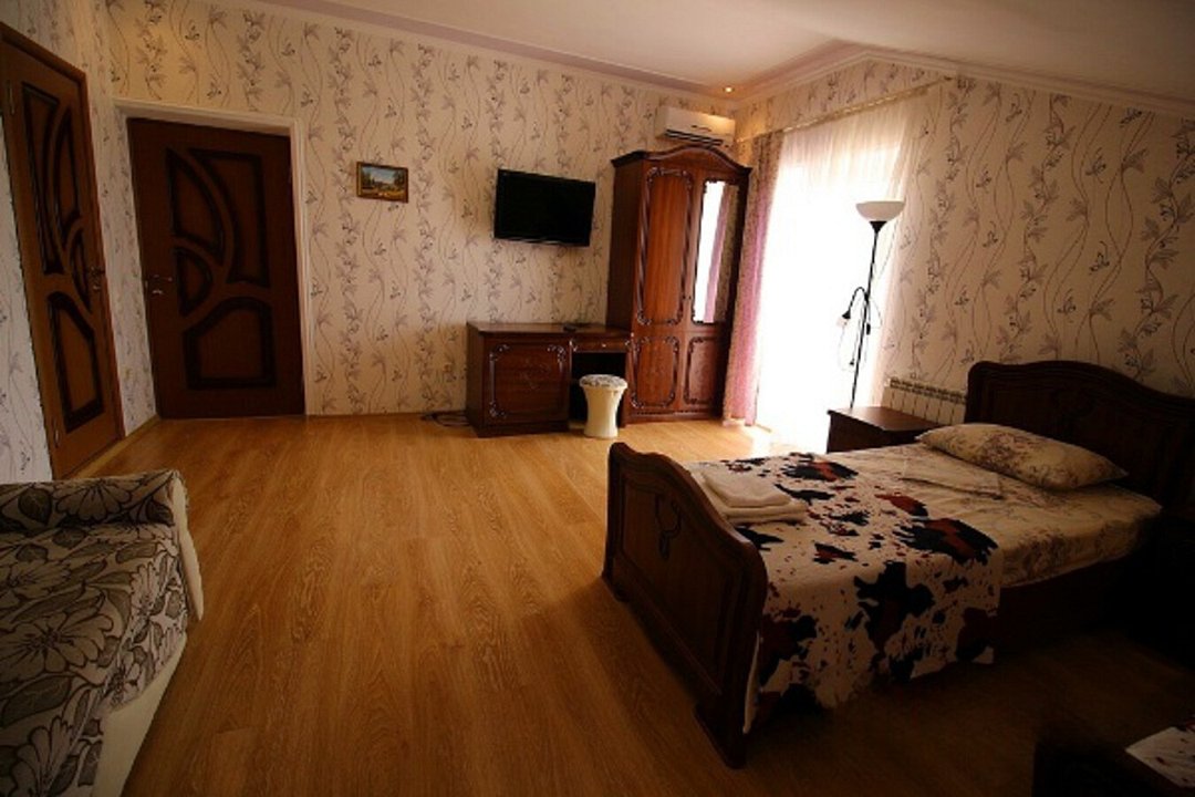 Номер 4-местный (с 2-спальной кроватью и диваном)