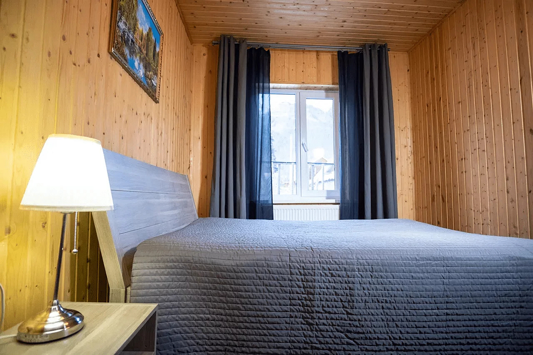 Коттедж 4-местный (с 2 спальнями)