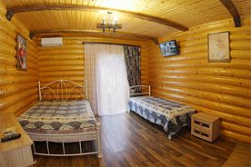 Полулюкс 3х-местный "сруб" без балкона, База отдыха Роман, Бахчисарайский район