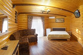 Полулюкс 3х-местный "сруб" с балконом, База отдыха Роман, Бахчисарайский район