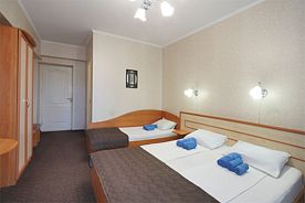 Пятиместный стандарт с балконом, База отдыха Отель "Небо", Судак