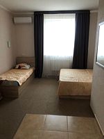 3-ех мест.( 2-х сп.кровать  и односп. кровать), Гостевой дом Никос, Новофёдоровка