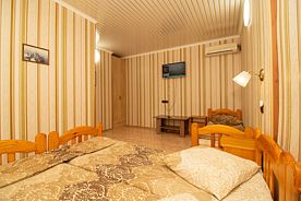 №4 Standart Triple (второй этаж, TRPL), Гостевой дом Юккатан, Феодосия