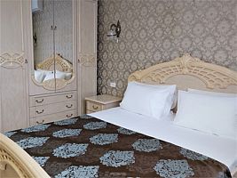 Комфорт двухкомнатный с видом на бассейн (основной корпус, отель "три звезды"), Гостевой дом Ле-ди, Саки