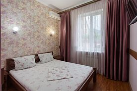 Стандарт с большой кроватью, Гостевой дом Островок, Минеральные Воды