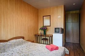 Комната в летнем домике, База отдыха Черномор, Широкая Балка