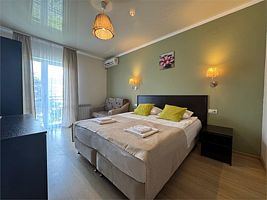 Трёхместный с индивидуальным балконом, Гостевой дом KESEA Family, Геленджик