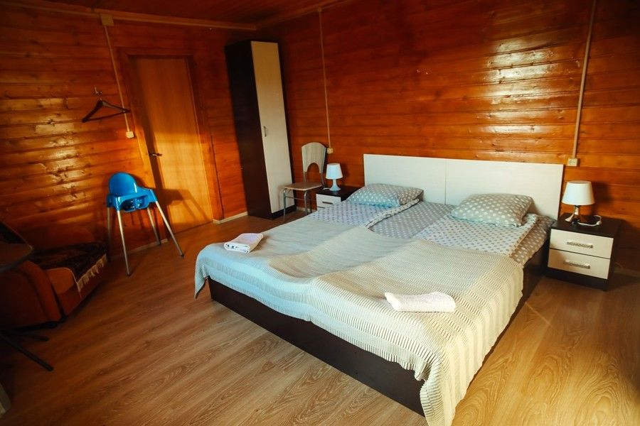 Номер 4-местный 1-комнатный (в доме №4, второй этаж)