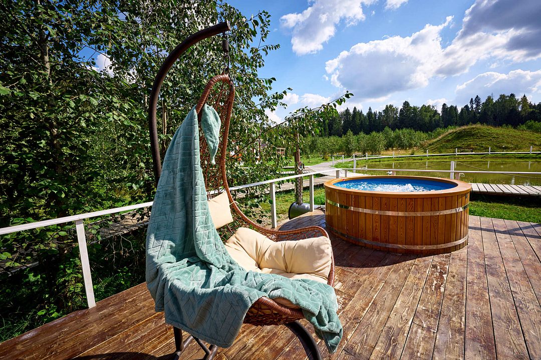 Дом у озера 4-местный 2-комнатный (с купелью)