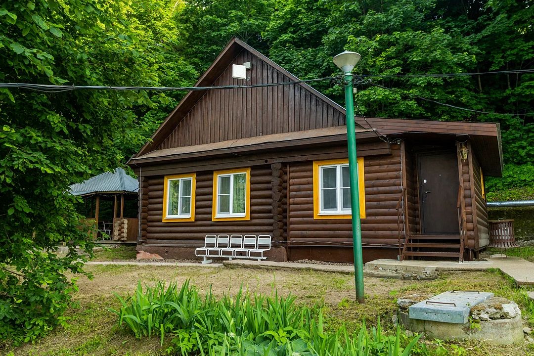 Дом 7-местный 3-комнатный (№6, с беседкой)