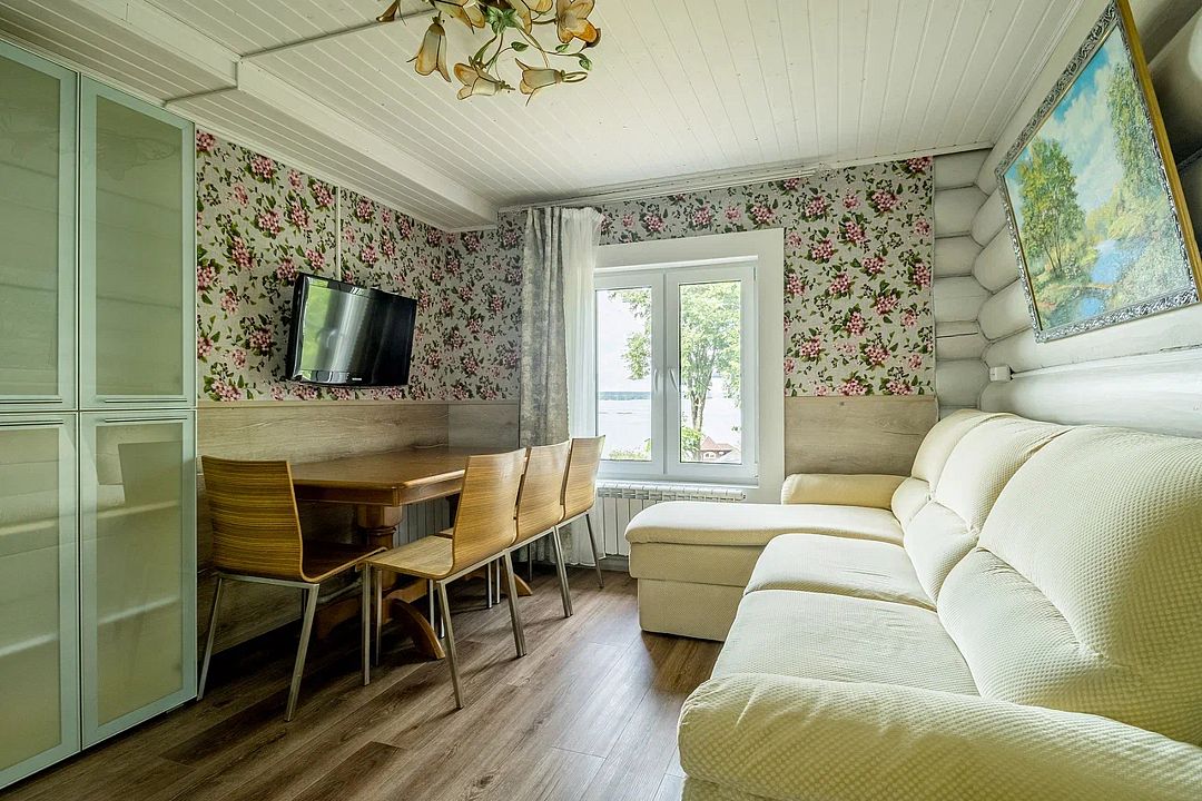 Дом 7-местный 3-комнатный (№6, с беседкой)