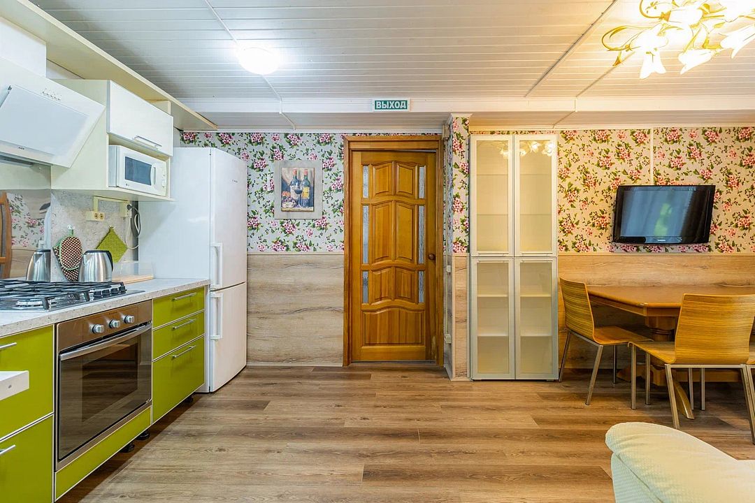 Дом 7-местный 3-комнатный (№6, с беседкой)