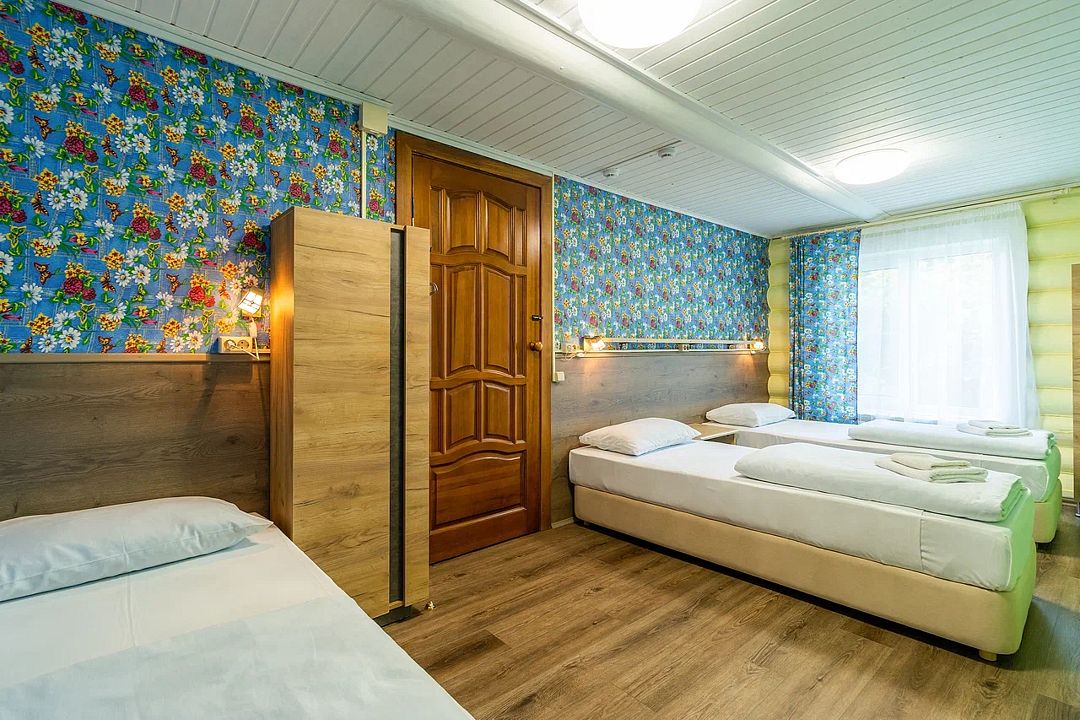 Дом 7-местный 3-комнатный (№6, с беседкой)