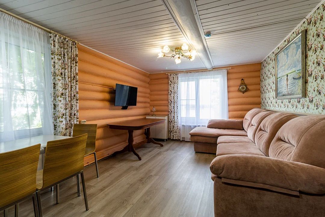 Дом 8-местный 2-комнатный (№7, с беседкой)