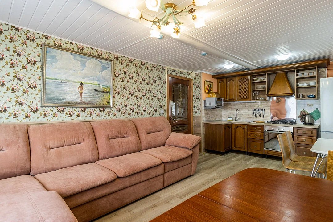 Дом 8-местный 2-комнатный (№7, с беседкой)