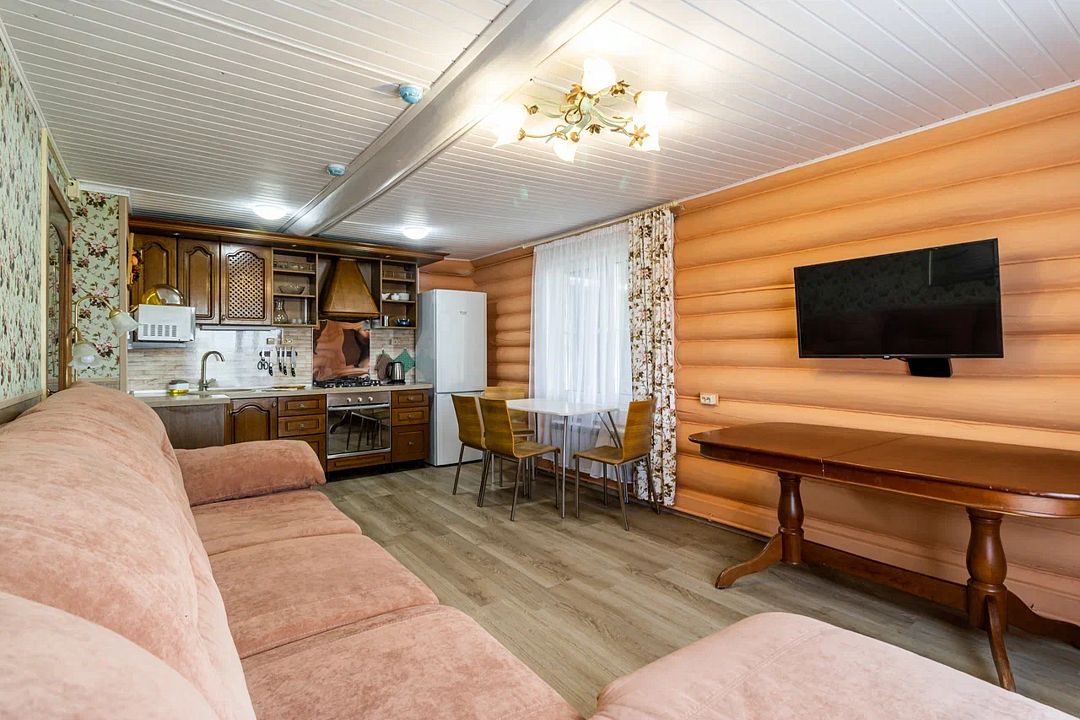 Дом 8-местный 2-комнатный (№7, с беседкой)