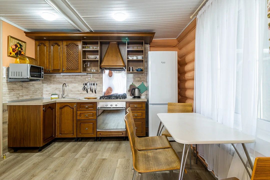 Дом 8-местный 2-комнатный (№7, с беседкой)