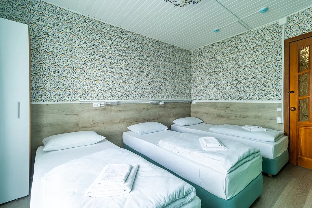 Дом 8-местный 2-комнатный (№7, с беседкой)