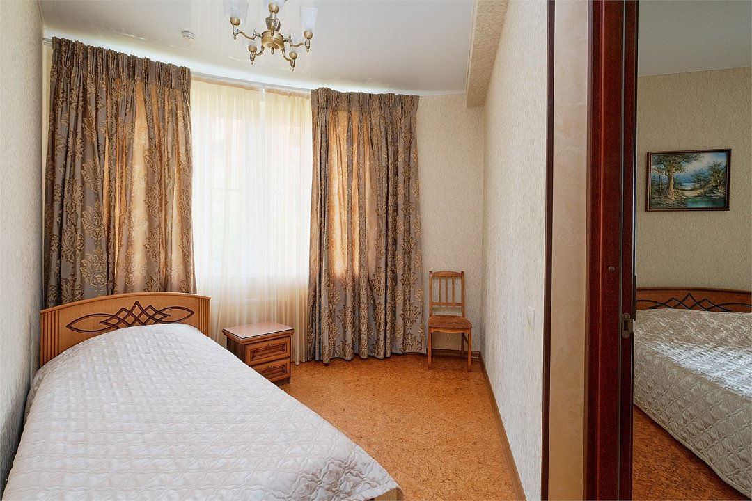 Люкс 3-местный 2-комнатный (с балконом)