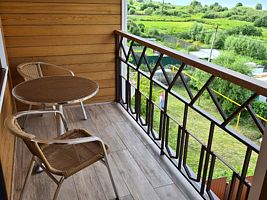 Люкс с балконом и видом на озеро, Гостевой дом Спутник, село Веськово