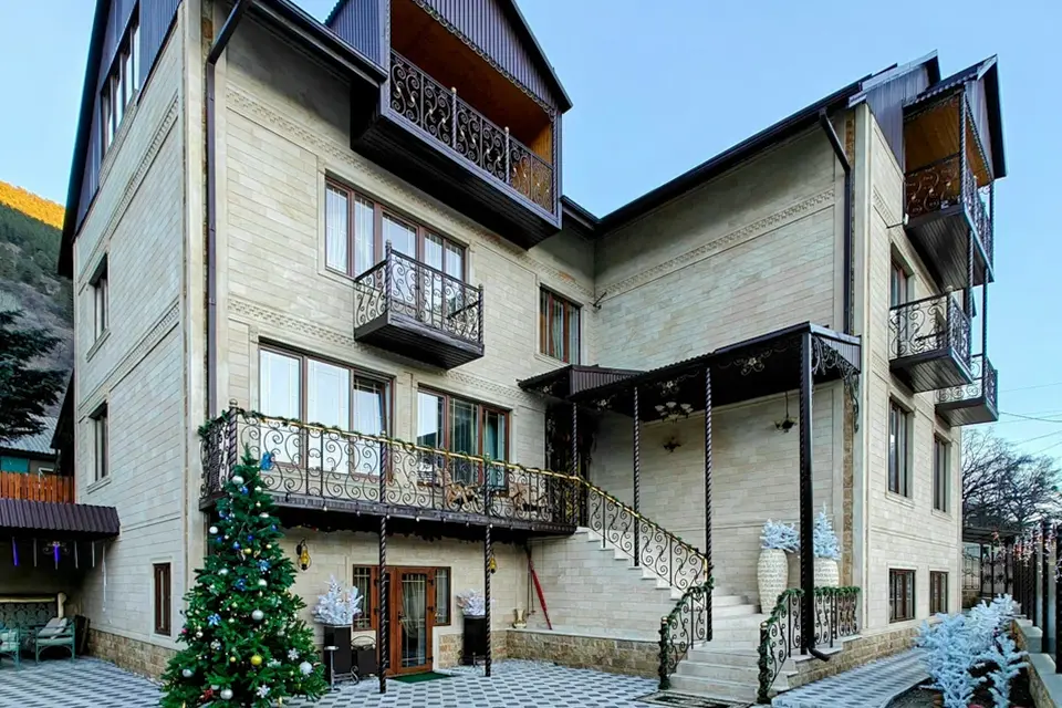 Гостиница Golden House (Голден Хаус), Республика Карачаево-Черкесия, Теберда Домбай