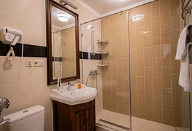 2-мест. 2-комн. полулюкс, главн. корп., Пансионат Литфонд, Пицунда