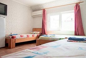 Четырехместный номер эконом-класса с общей ванной комнатой, Гостевой дом Колибри Beach, Лазаревское