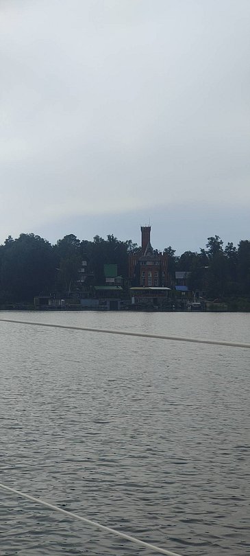 Фото 1 из отзыва о гостевом доме Замок на озере Увильды