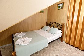 Трехместный номер на мансардном этаже, Гостевой дом ЛиАрт, Витязево