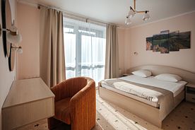 Корпус "СТУПЕНИ" 2-местный 2-комнатный Премьер (вид на реку), Курорт Марьин Остров, Чемал