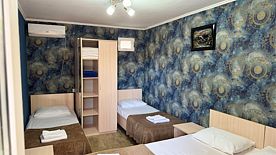 Четырех местный номер с удобствами на этаже, Гостевой дом Кипарис, Сочи