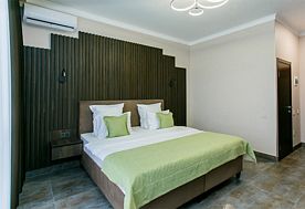 3-мест. (разм. в 2-мест.) 2-комн. люкс с балк. (вид на море), База отдыха Бухта Мечты, Гагра