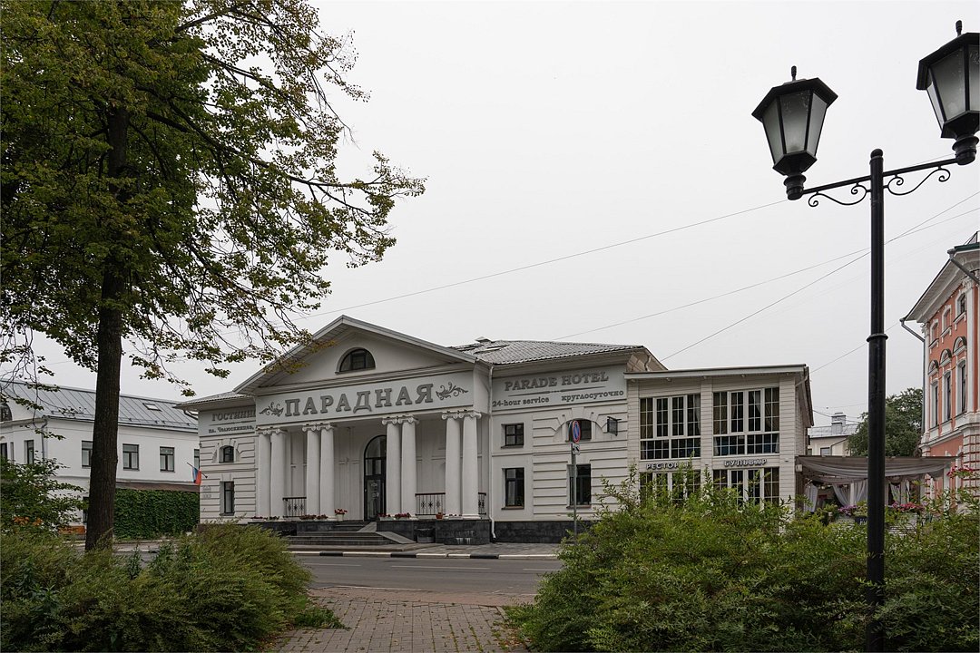 Гостиница Парадная, Ярославская область, Ярославль Ярославль Ярославский район поселок Туношна поселок Красный Холм поселок Красный Бор деревня Ермолово деревня Полесье Лесная Поляна поселок Карачиха поселок Ивняки поселок Дубки