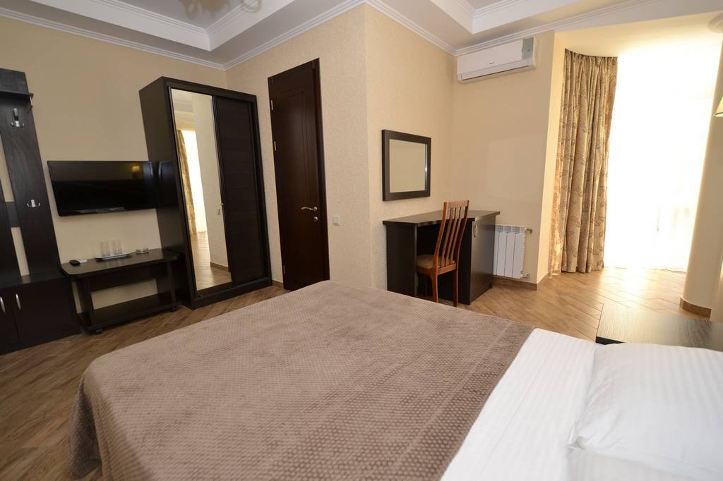 Полулюкс 2-местный (с балконом)