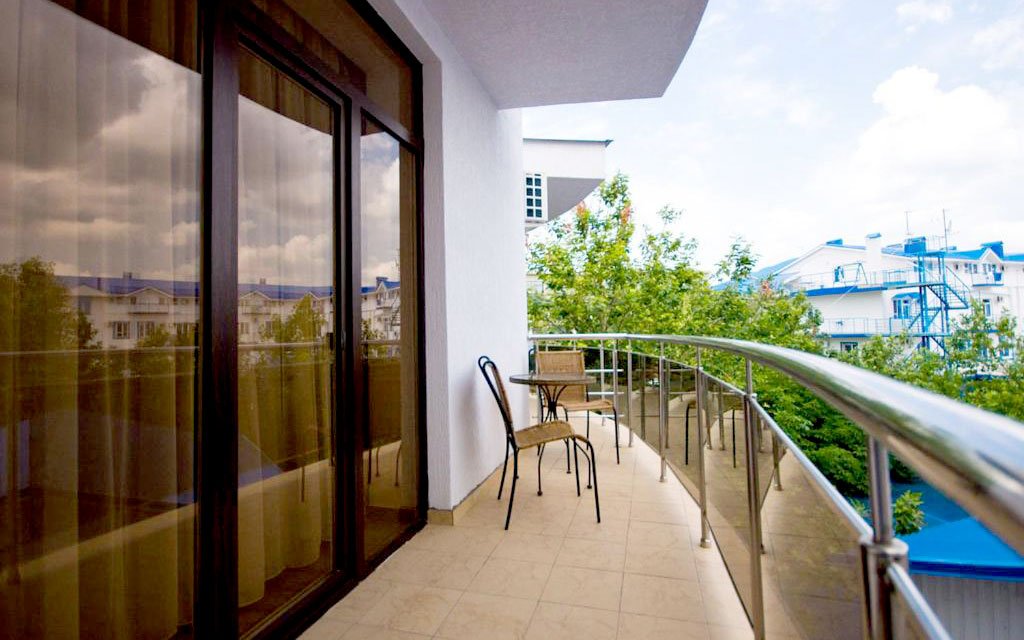 Полулюкс 4-местный (с балконом)