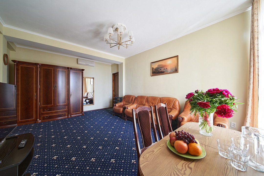 Люкс 3-местный 2-комнатный (№2)